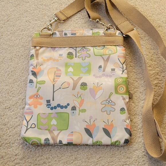 Lesportsac mulit-pocket shoulder bag with removable strap - Picture 2 of 6